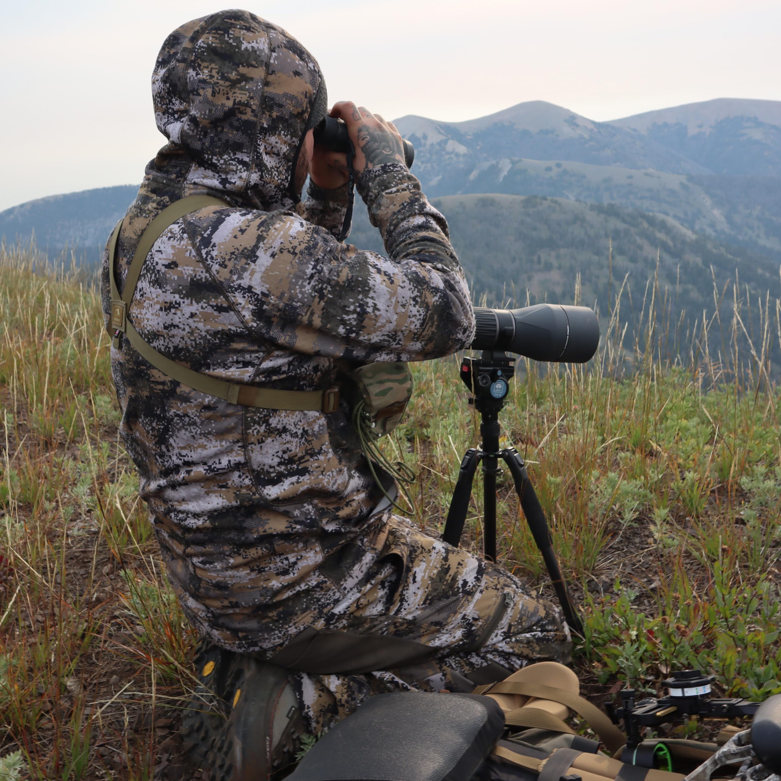 Huntworth Shelton hex-pattern fabric showcases moisture-wicking and airflow during movement.