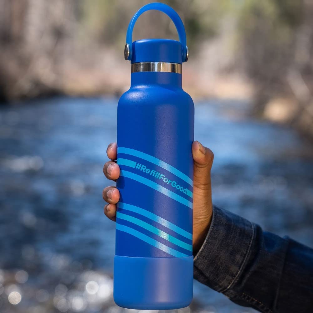 Dishwasher-safe bottle and lid simplify cleaning after workouts or commutes.