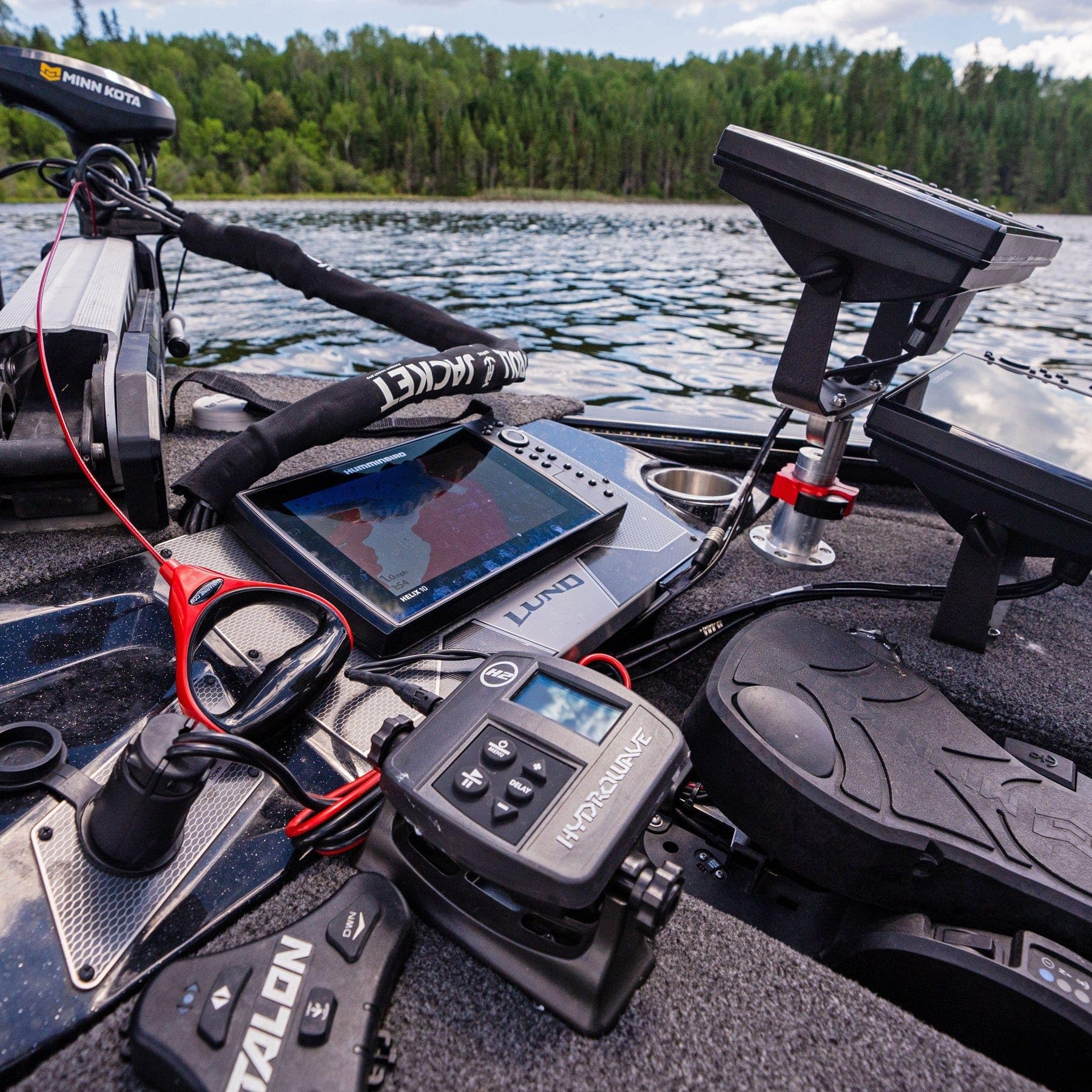 HYDROWAVE H2 14-foot speaker cord enables flexible boat setups.