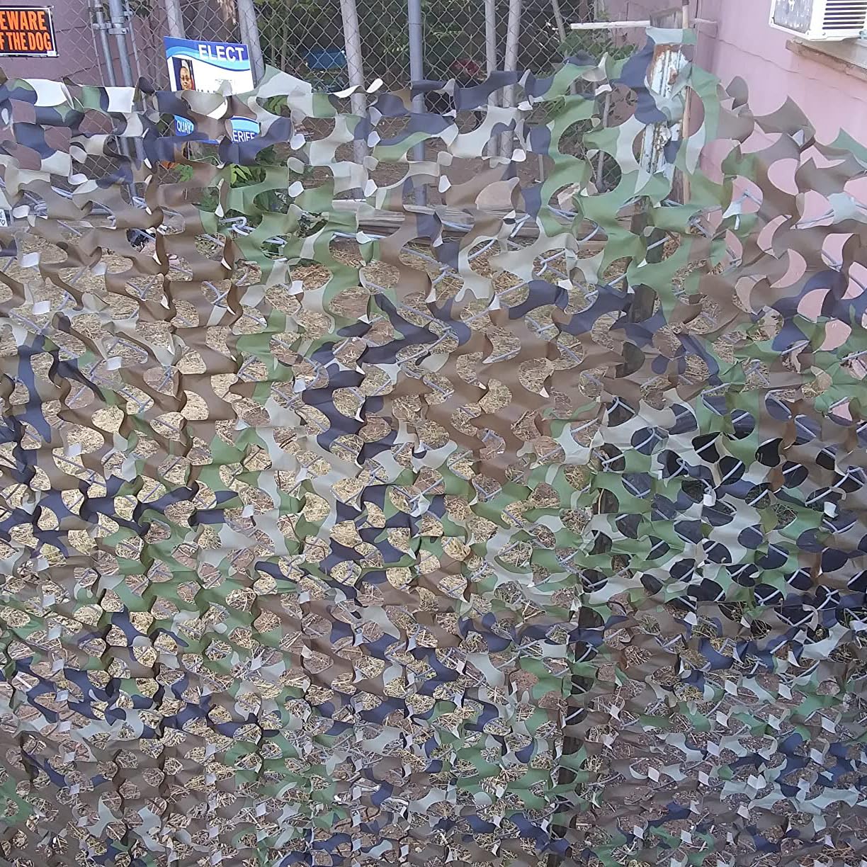 HYOUT camouflage netting events-parties scene illustrates decorative impact at gatherings and photo backdrops.