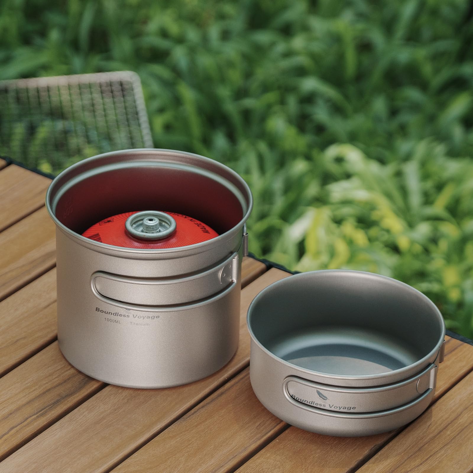 iBasingo two-set nesting system fits 1-4 people on trips