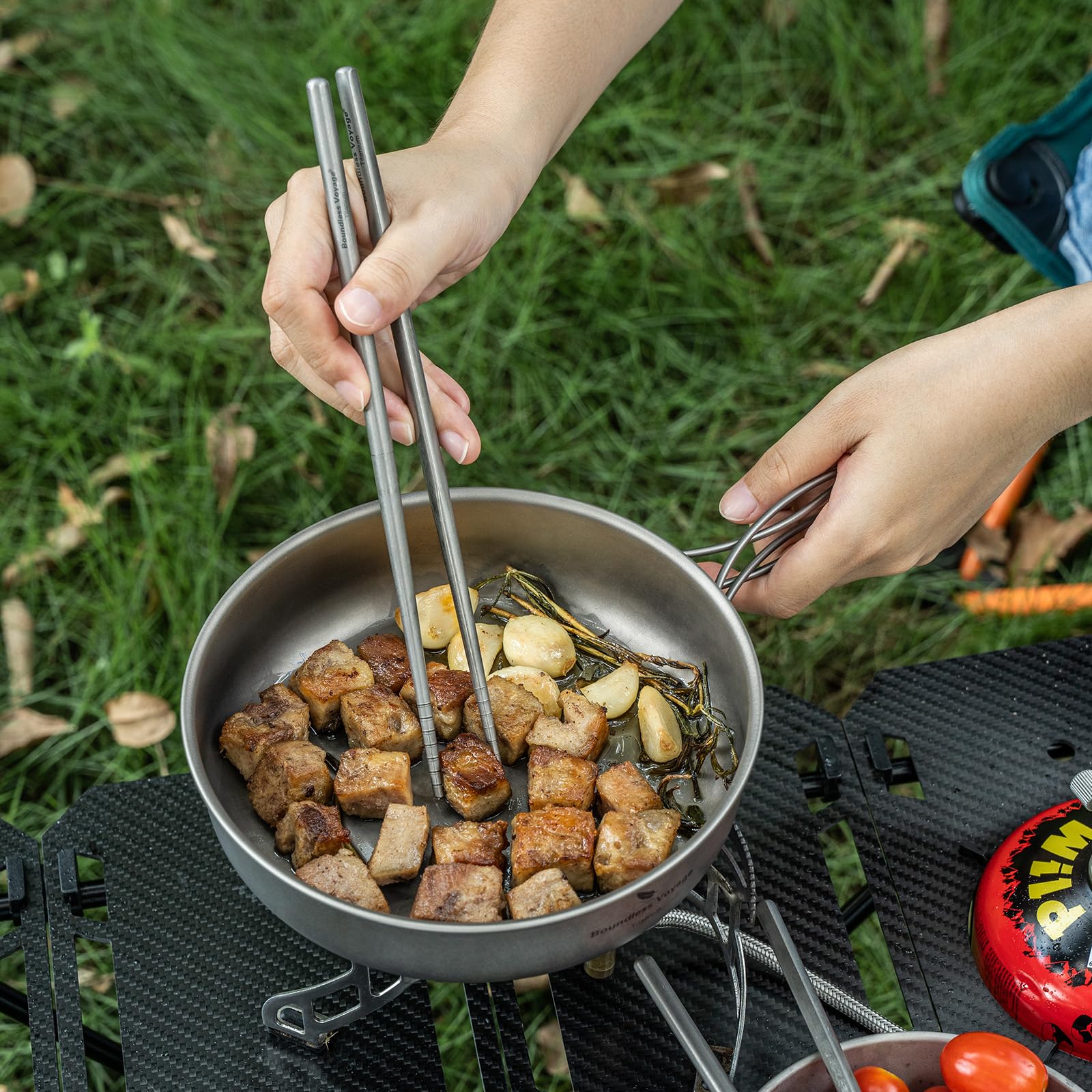 iBasingo corrosion-resistant titanium pan designed for rugged outdoor cooking.