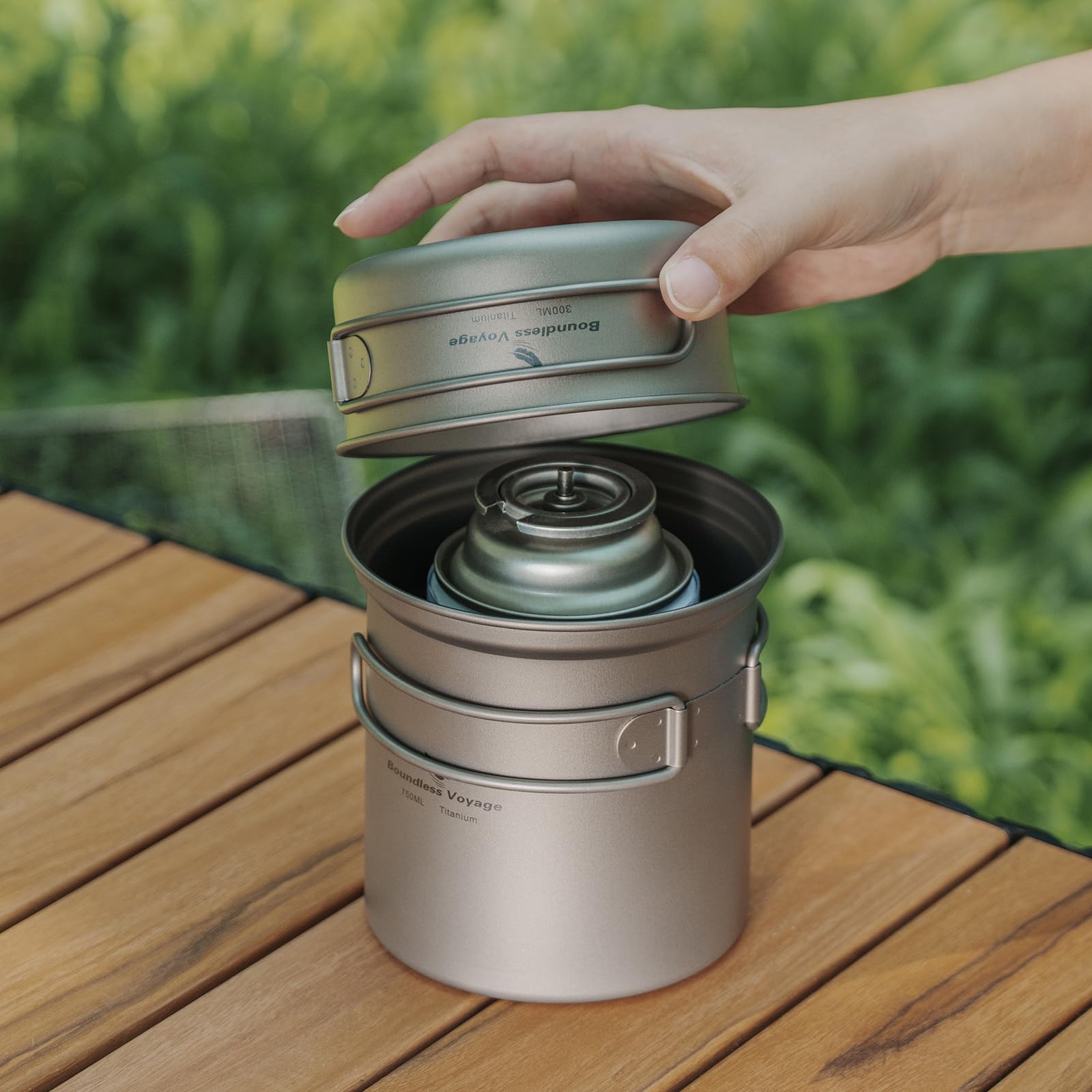 iBasingo folding-handle cookware showing space-saving design for car camping
