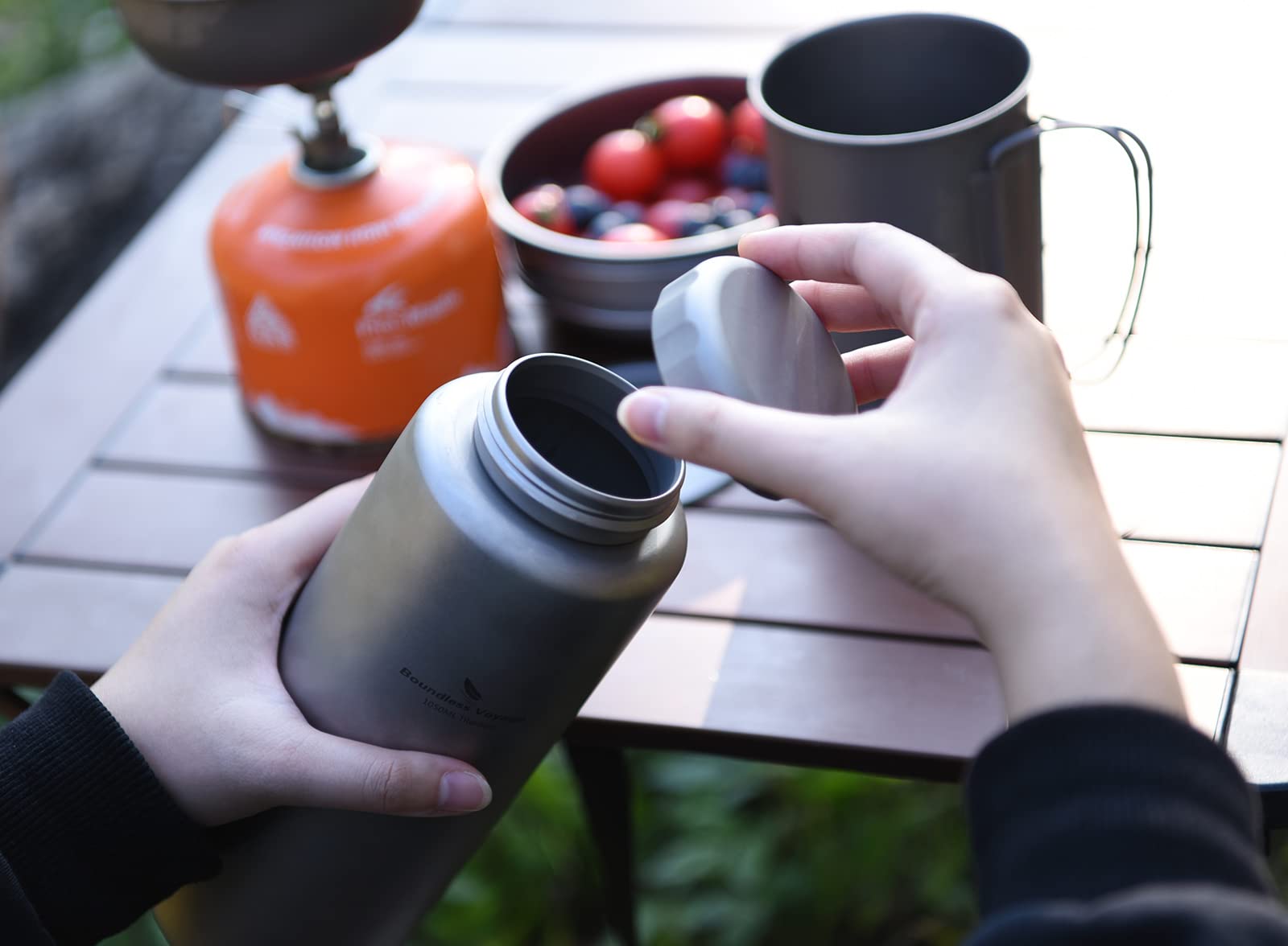 iBasingo hiking and picnic setup highlighting a portable outdoor set
