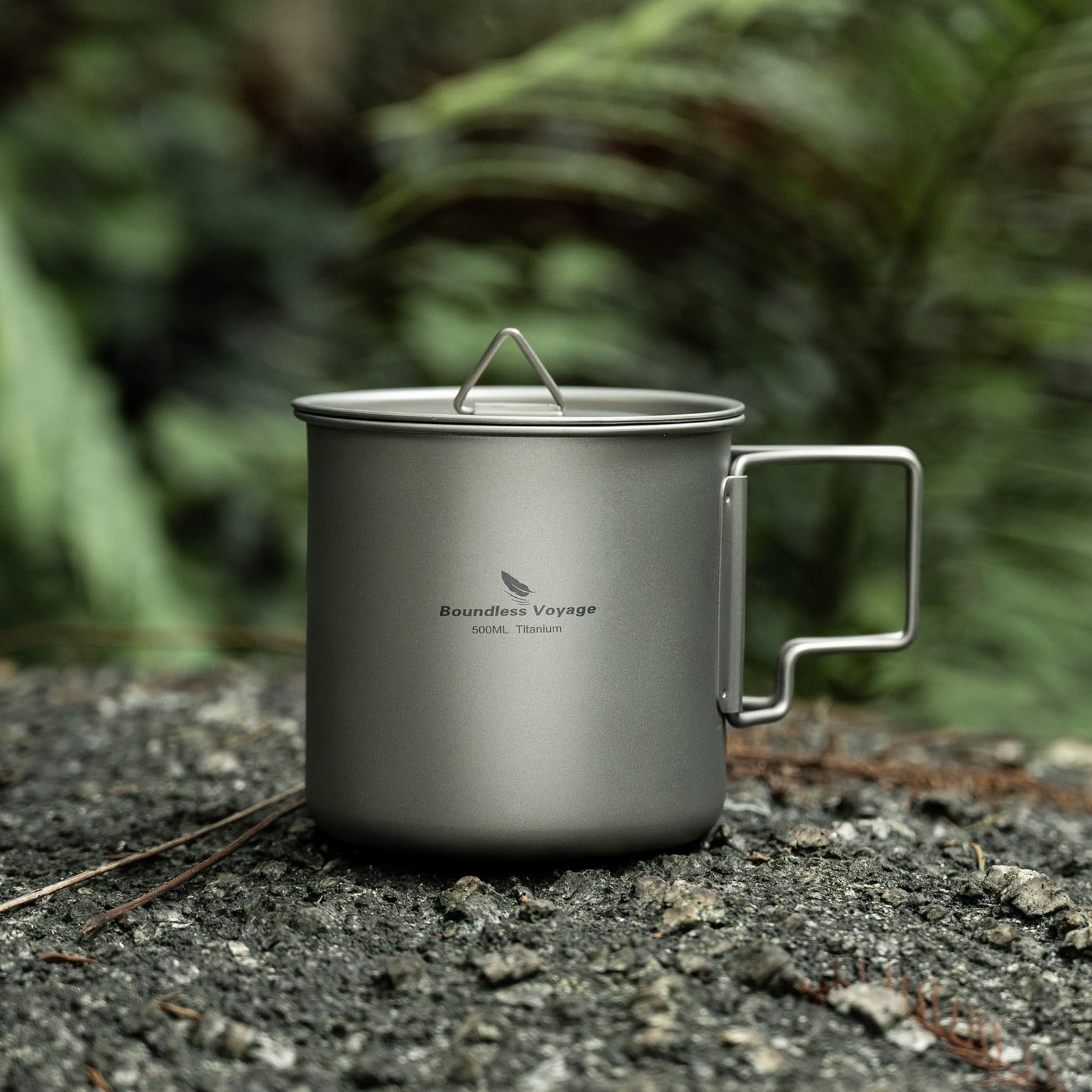iBasingo ultralight camping drinkware, perfect for backpackers on trails.