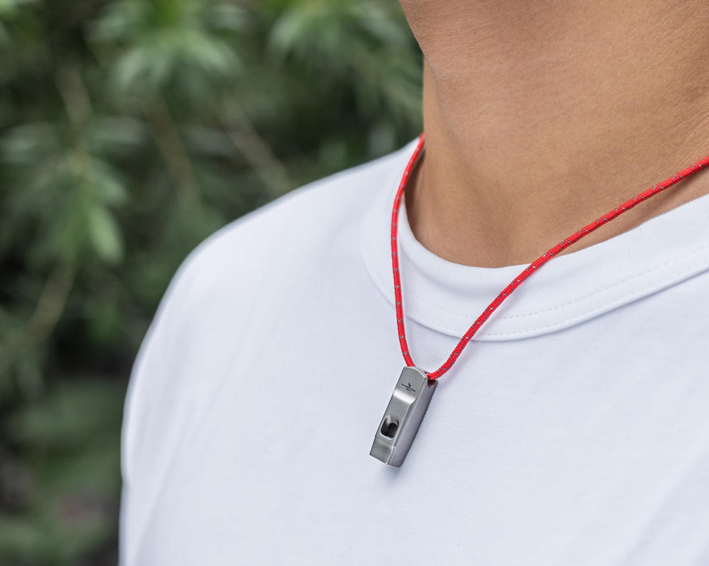 iBasingo red neck lanyard attaches securely for quick access.