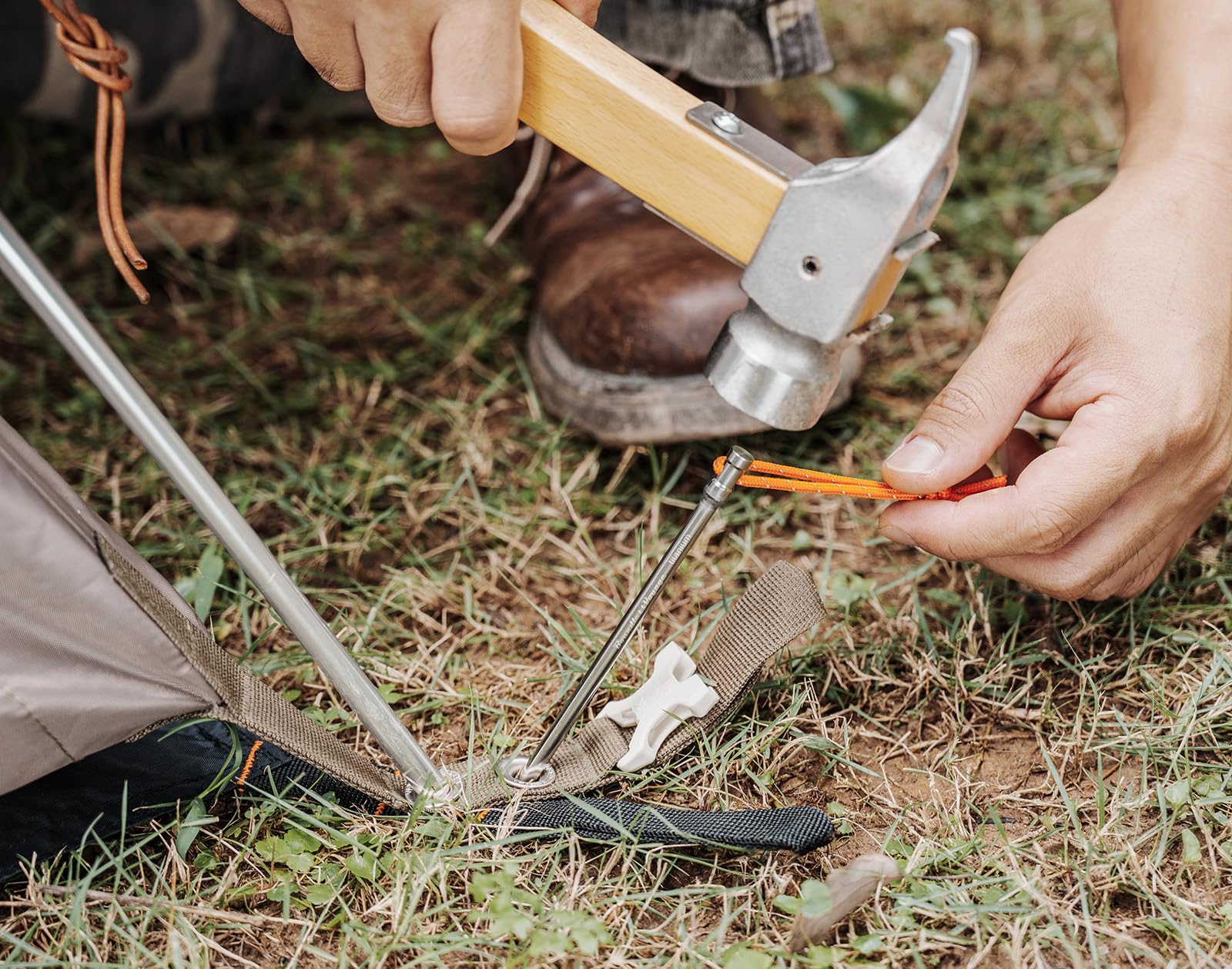 iBasingo compact packaging keeps stakes organized and portable.