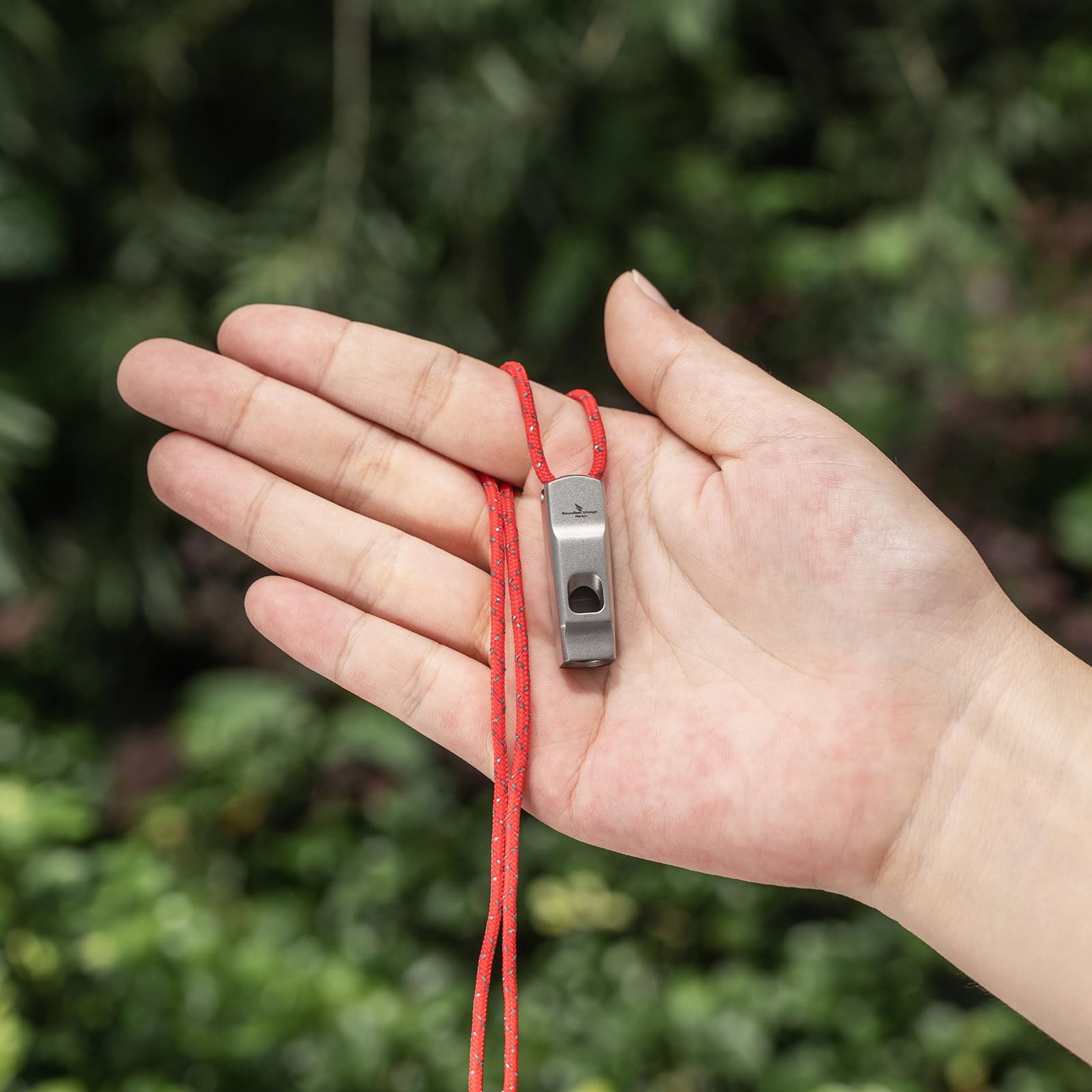 iBasingo pea-less design resists water and dirt without distortion.