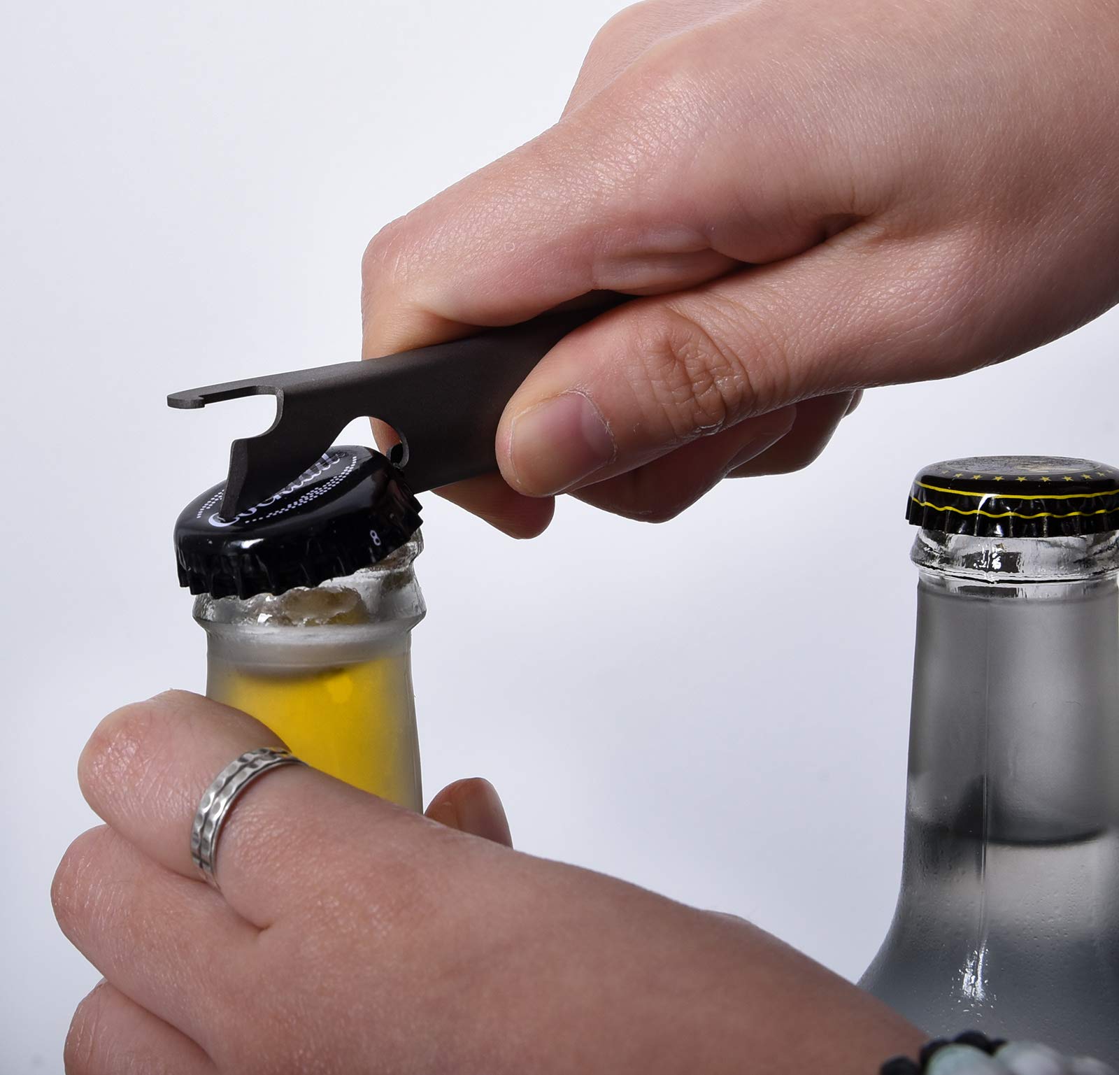 iBasingo scratch-resistant titanium surface resists wear and maintains taste