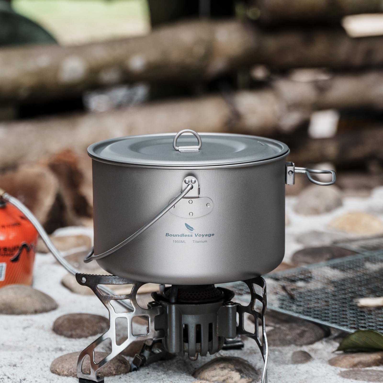 iBasingo stackable titanium pots save space for travel and camping.