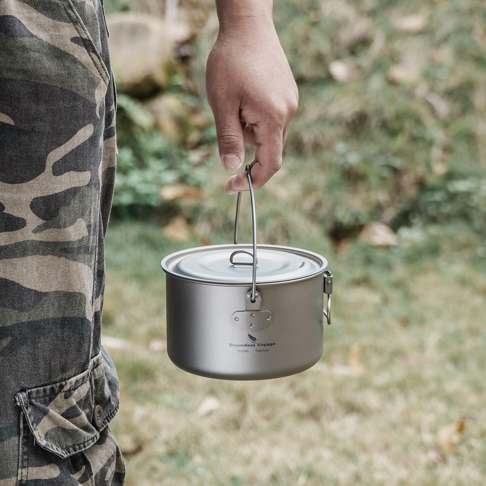 iBasingo stackable titanium pots saving space in a backpack.