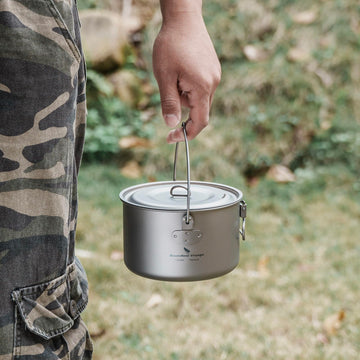 iBasingo stackable titanium pots saving space in a backpack.