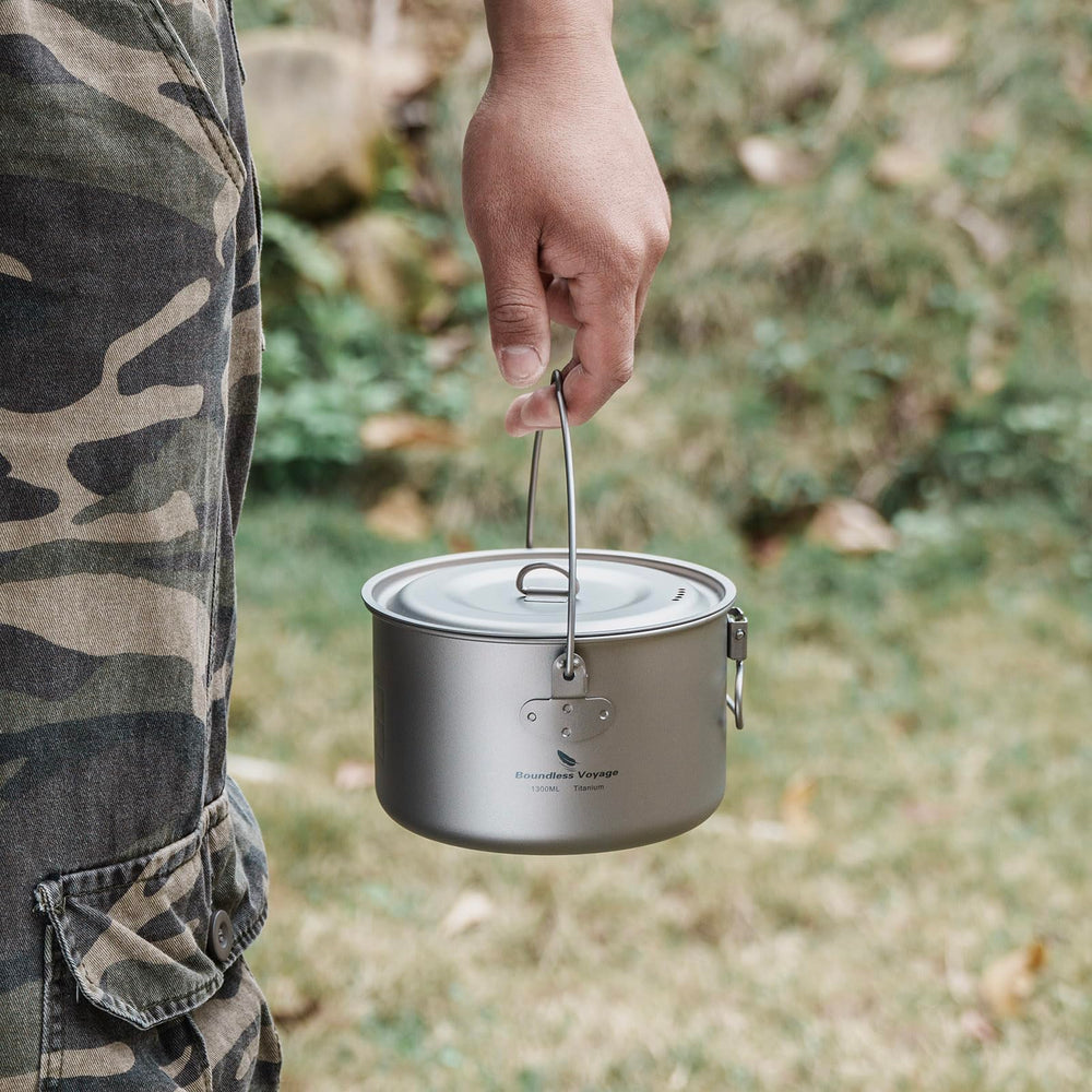 iBasingo stackable titanium pots saving space in a backpack.