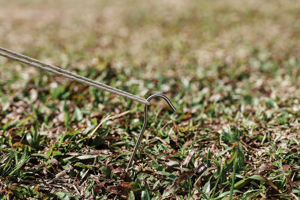 iBasingo tent stake in action on grass and soil conditions
