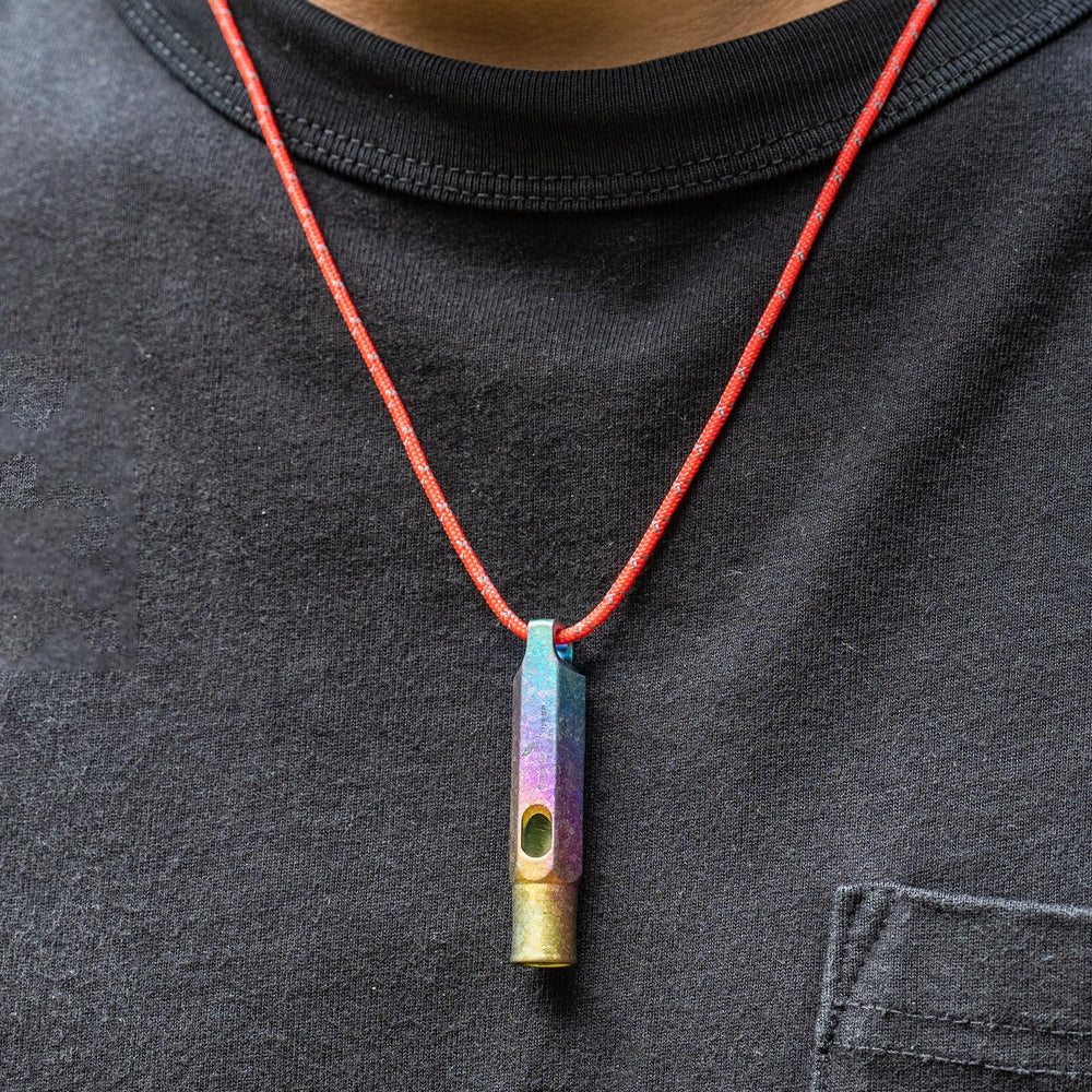 iBasingo Ti9015O paracord lanyard keeps whistle accessible during workouts