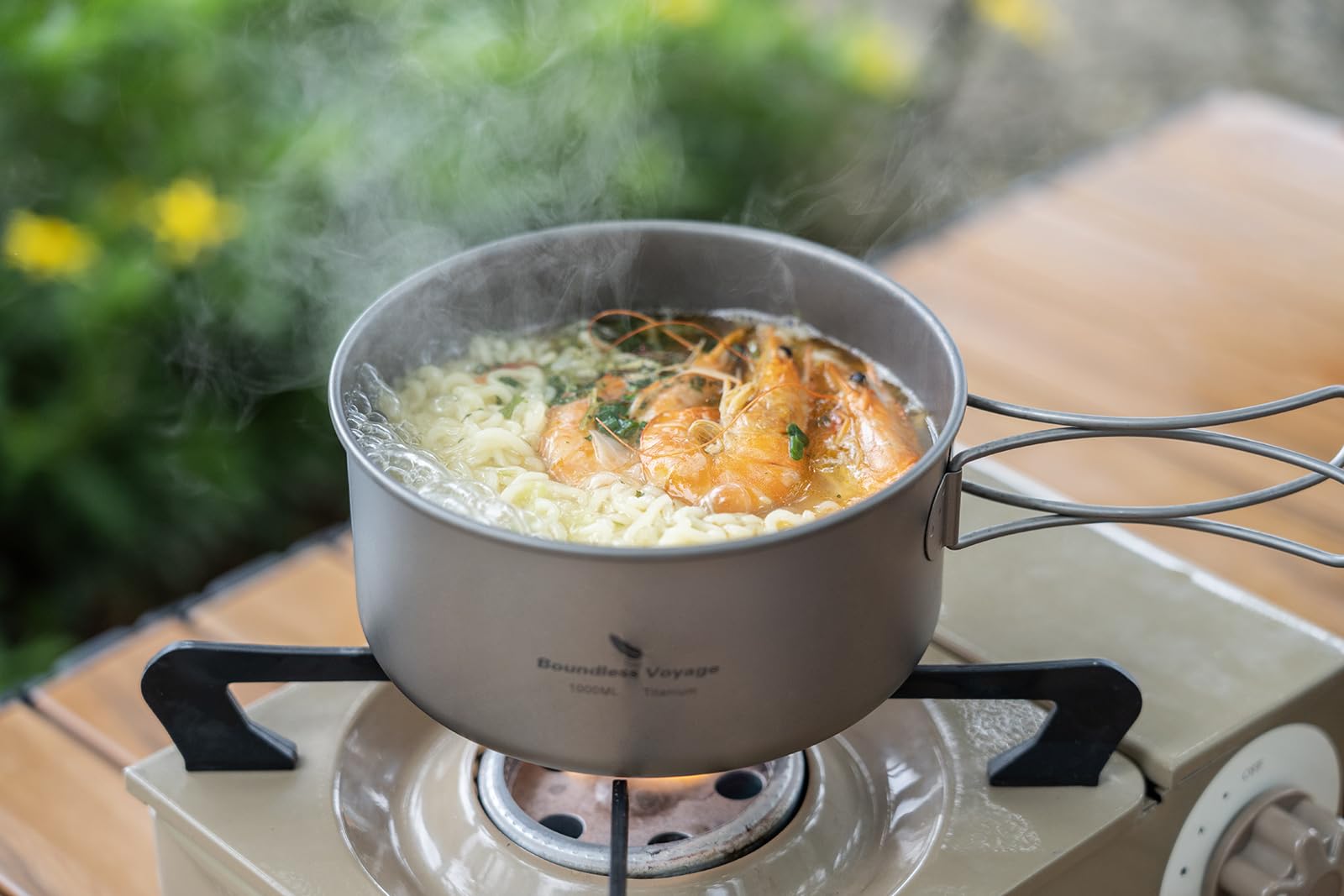 iBasingo titanium cookware close-up showing smooth, durable finish.