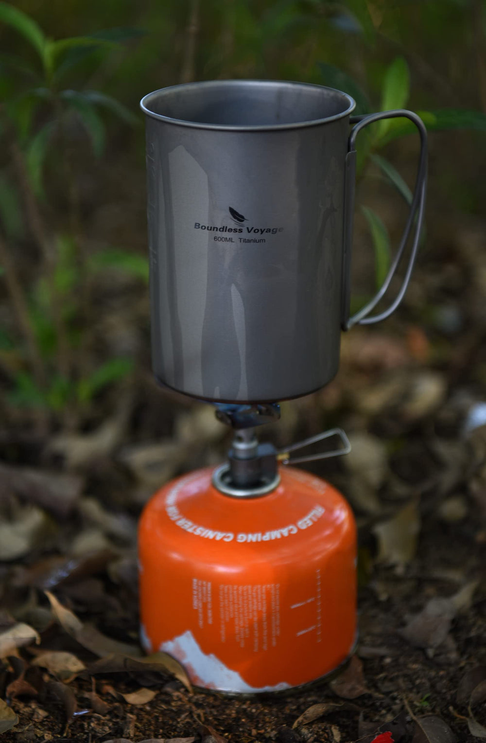 iBasingo titanium kit image highlighting compact hiking setup.