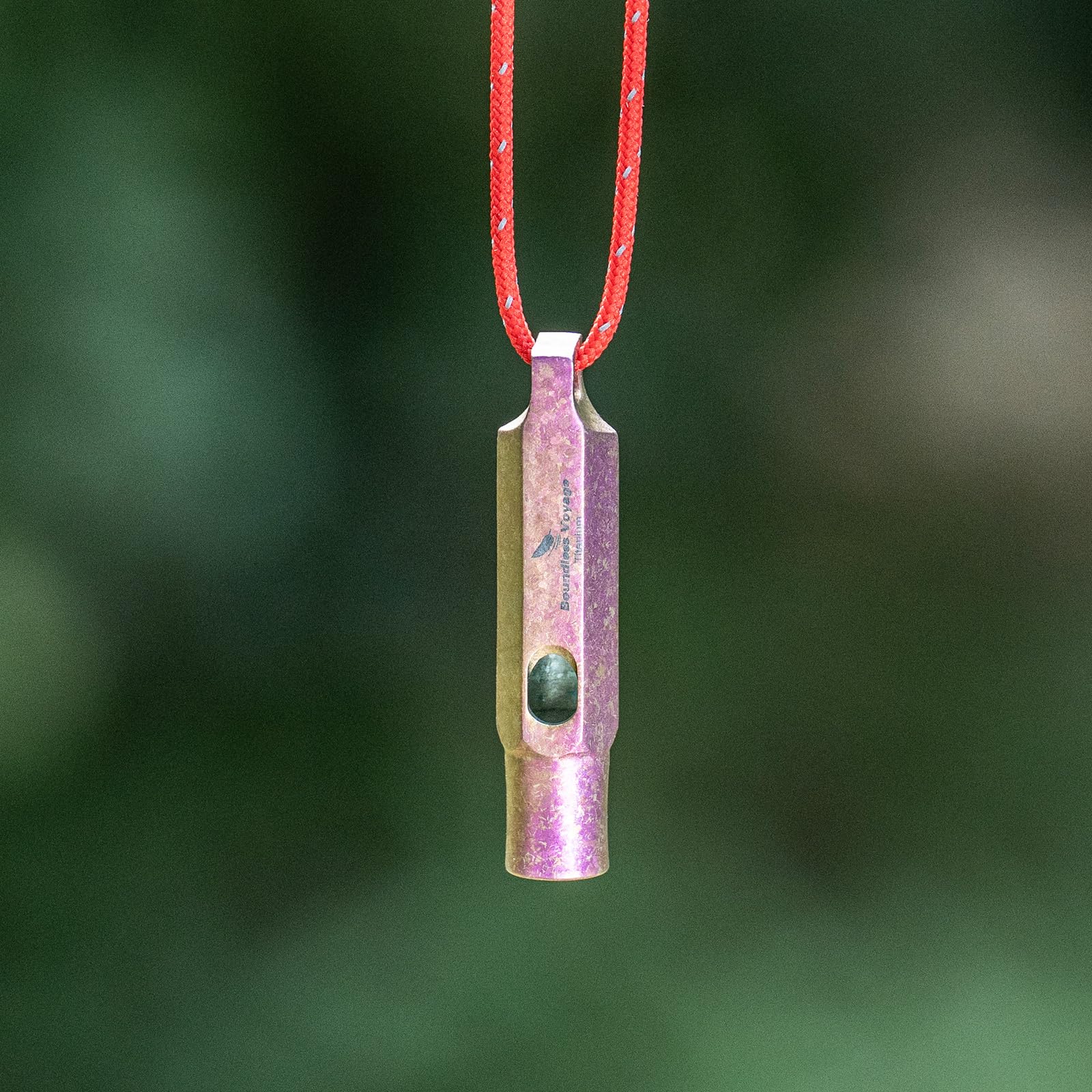 iBasingo Titanium Whistle weighs 9g for feather-light everyday carry.