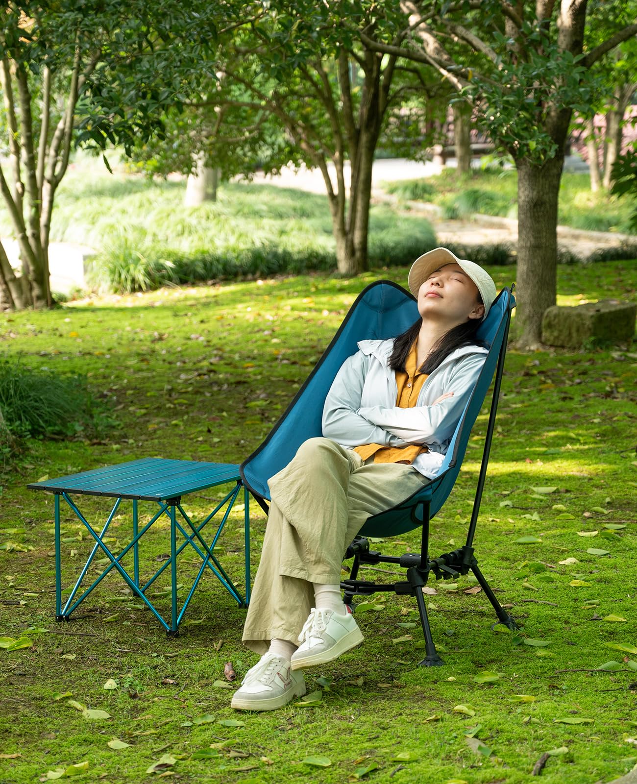 iClimb compact pack blue demonstrates easy storage and carry while traveling