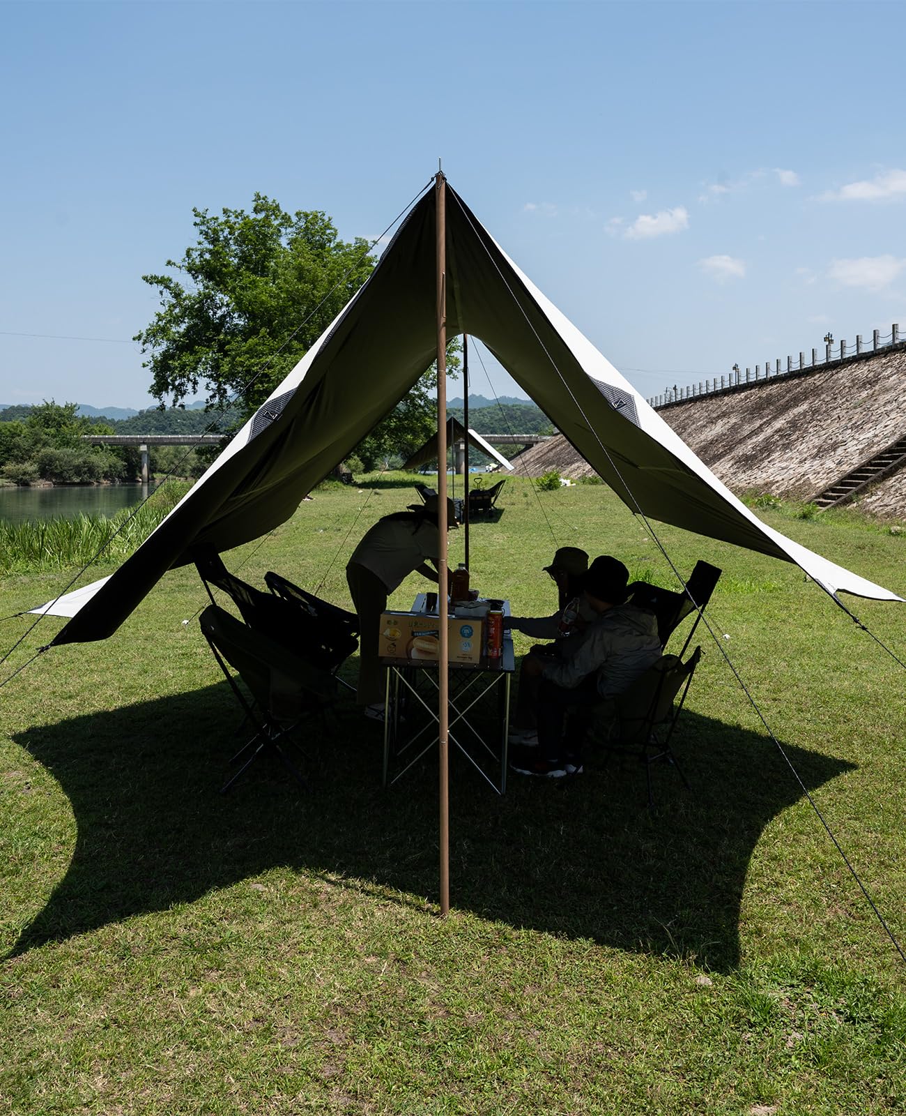 iClimb tarp poles lightweight pair ready for beach camping and car trips.