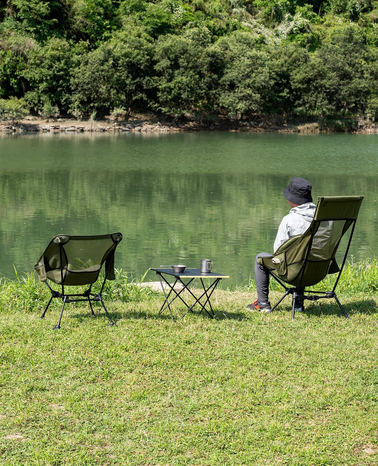 iClimb chair features cup holder and side pocket for quick access