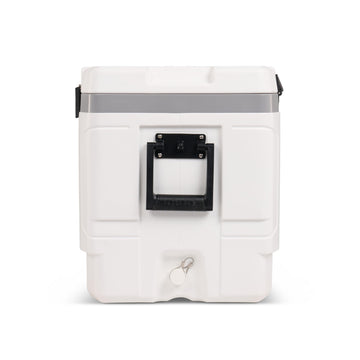 Igloo cooler exterior protected by UV design helps resist sun damage.