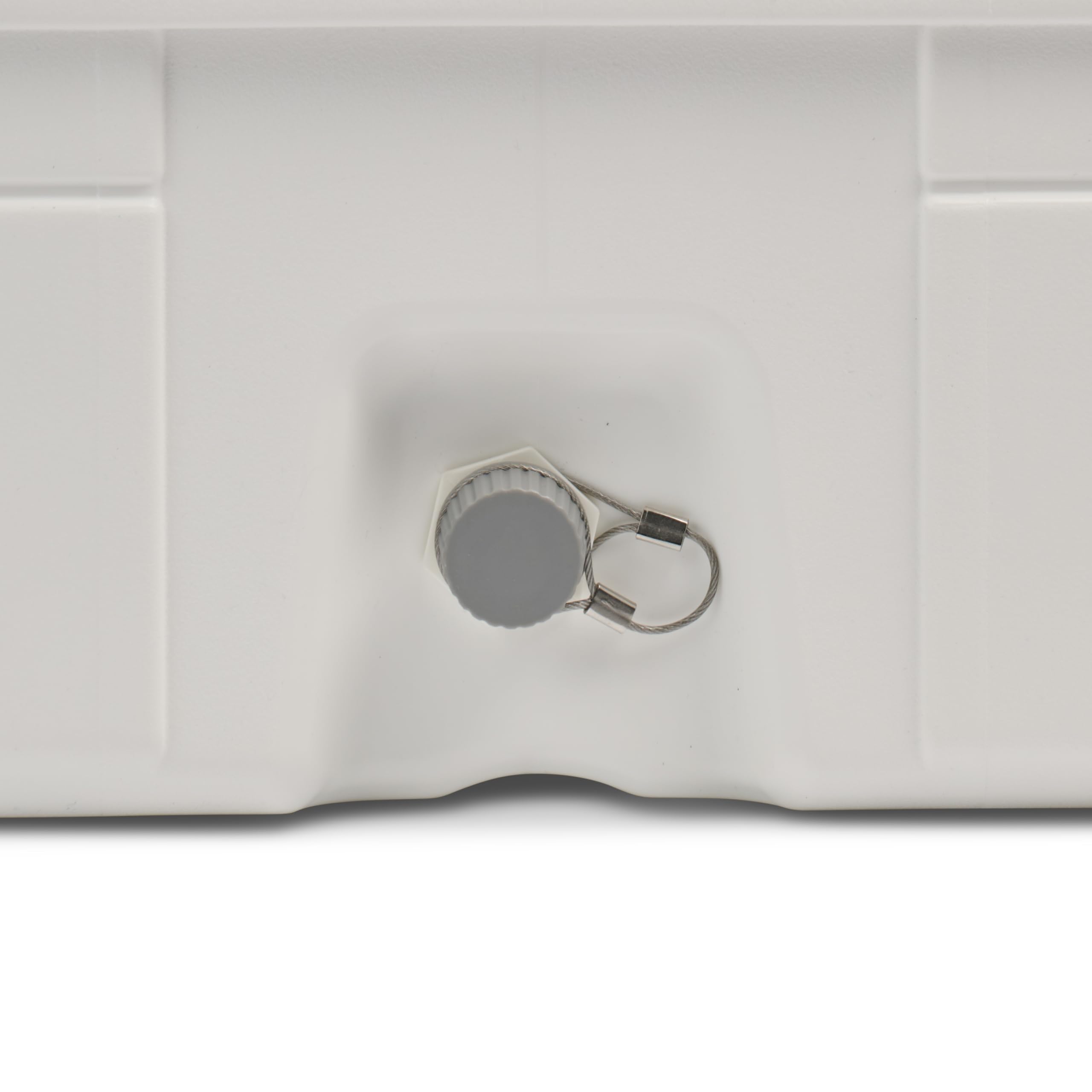Igloo Latitude Marine Ultra White Cooler rust-resistant screws for durability