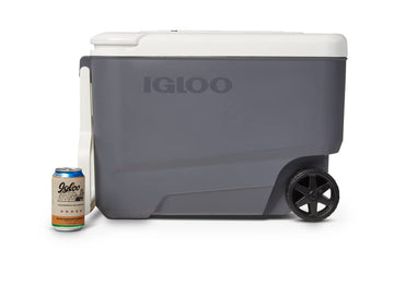 Igloo Versatemp rolling cooler offers precise cooling and heating options.