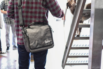 Igloo adjustable removable shoulder strap for flexible carrying options.