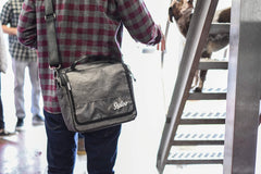 Igloo adjustable removable shoulder strap for flexible carrying options.