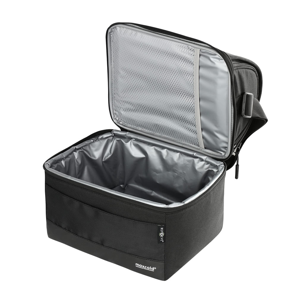 Igloo Black Evergreen 16 Can SoftSided Gripper Bag zipper pulls illustrate smooth operation.