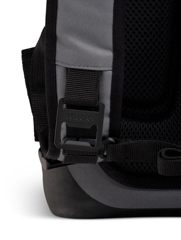 Igloo Carbonite TRAILMATE 24 easy-open lid with pull-tab for quick access