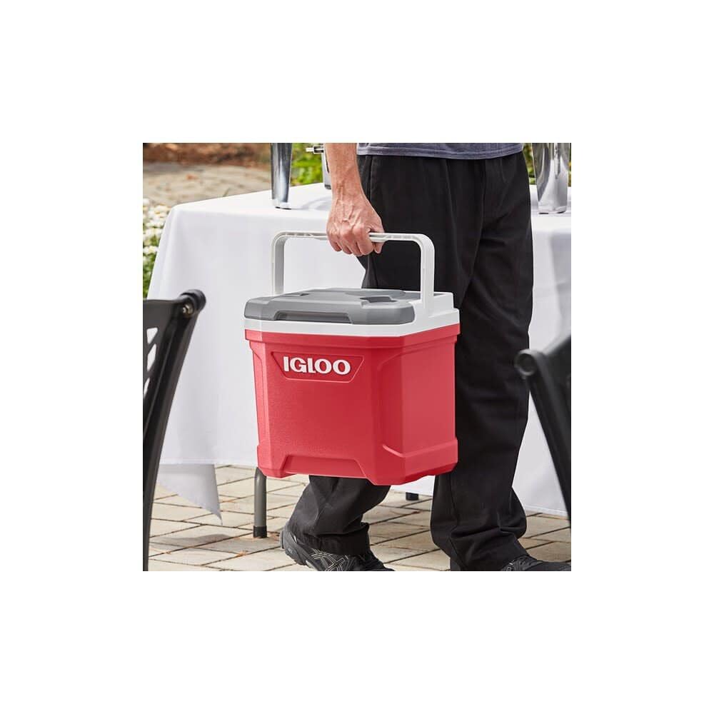 Igloo Latitude 16 lid cup-holders for drinks within reach