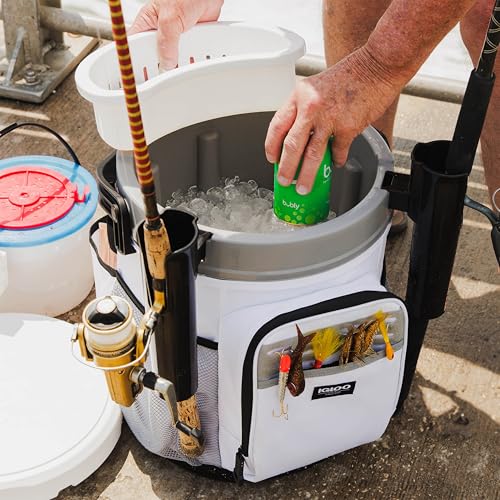 Igloo Marine 20 Qt cooler bucket interior tray keeps snacks dry and organized.