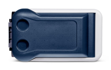 Igloo Maxcold 40 Roller reinforced handles provide secure lifting and tie-down options