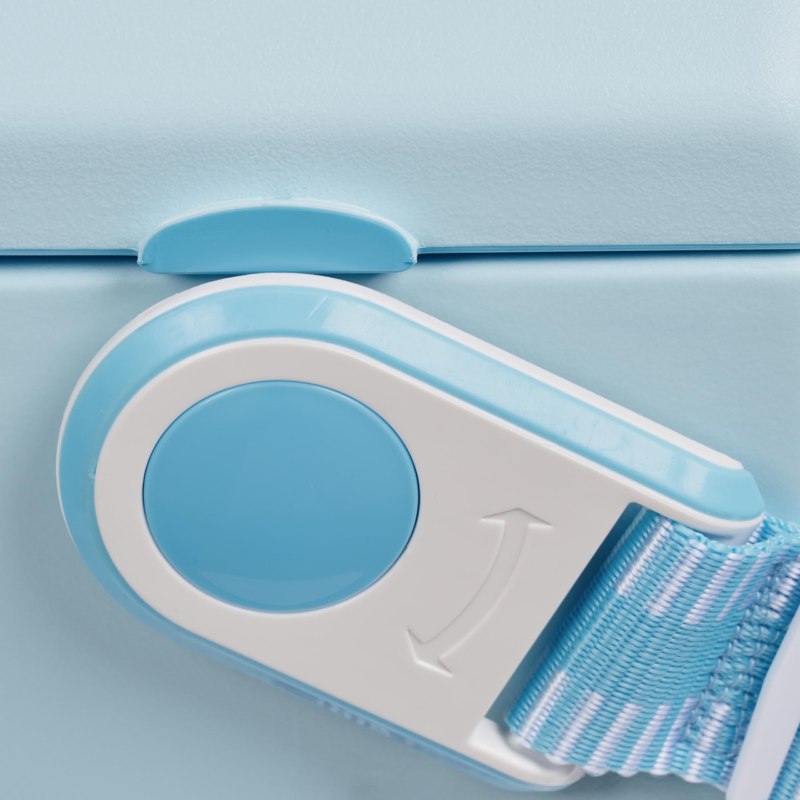 Igloo Tag-Along Too Strapped cooler shows MaxCold insulation for better ice retention.