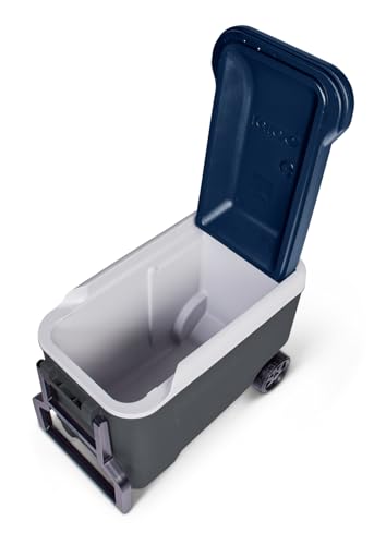Igloo Maxcold Latitude 40qt Roller tow handle reduces effort when transporting the cooler