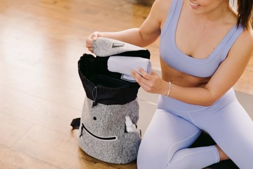 Igloo MOXIE Cinch Backpack 18 leakproof zipper keeps liquids contained during travel.