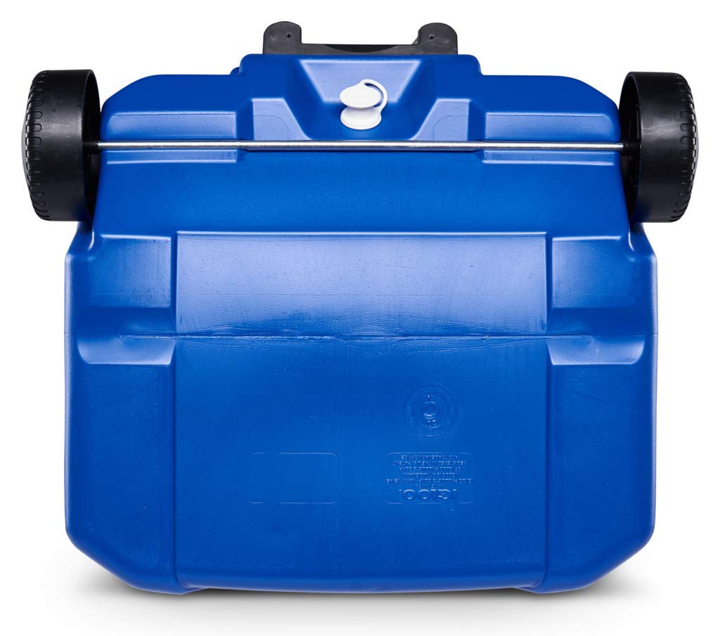 Space-saving design fits trunks and picnic setups