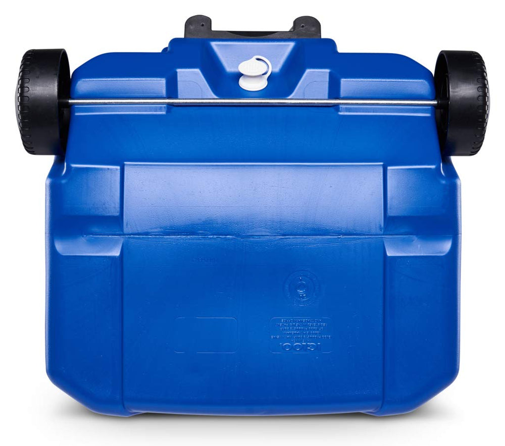 Space-saving design fits trunks and picnic setups