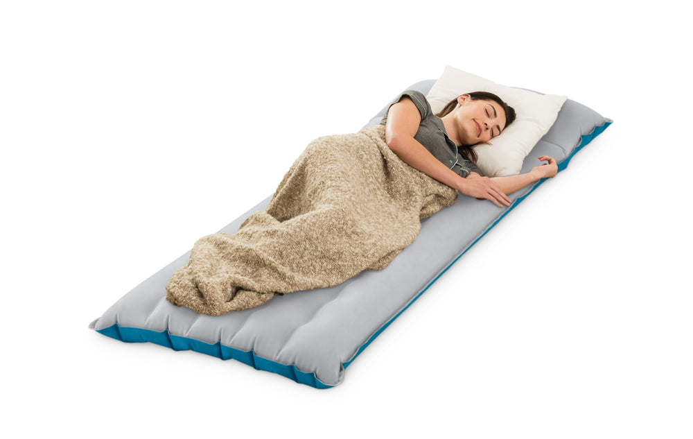Intex 67997E lightweight design for simple transport