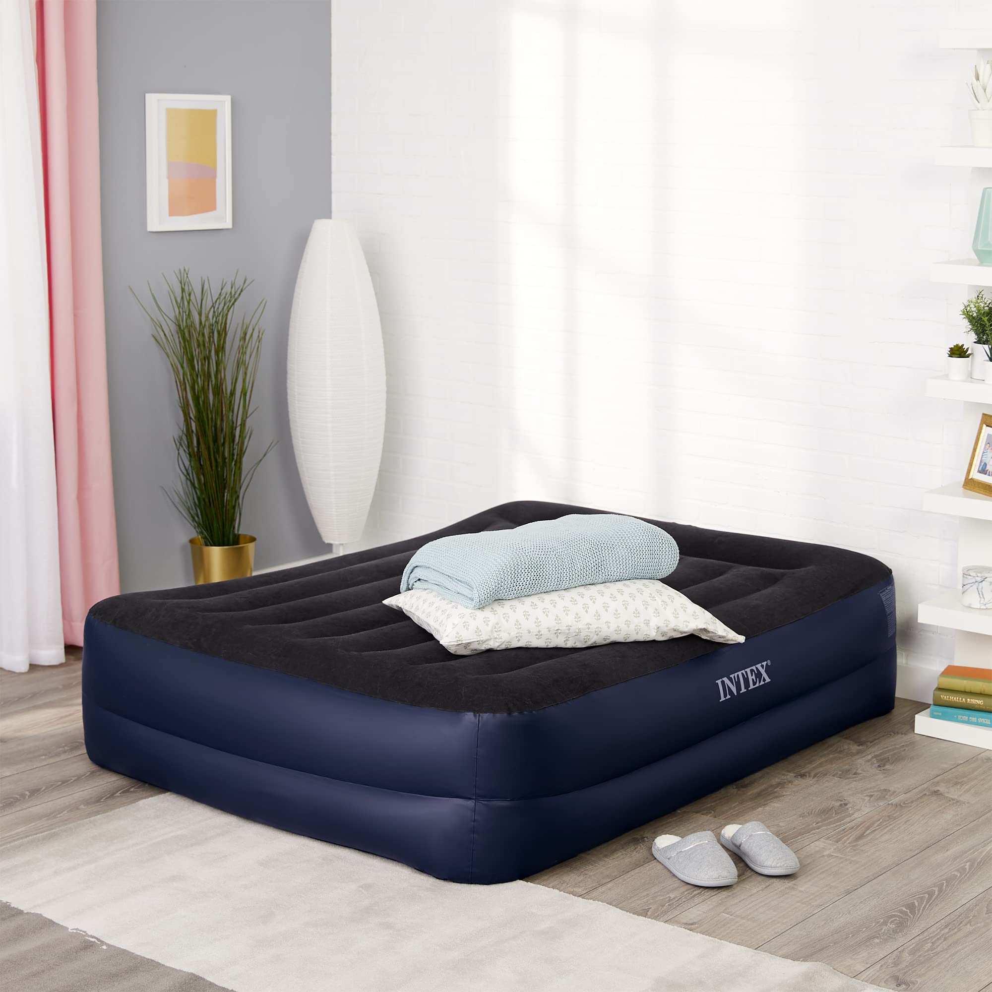 Queen-size airbed ideal for guest bedrooms and vacation homes.