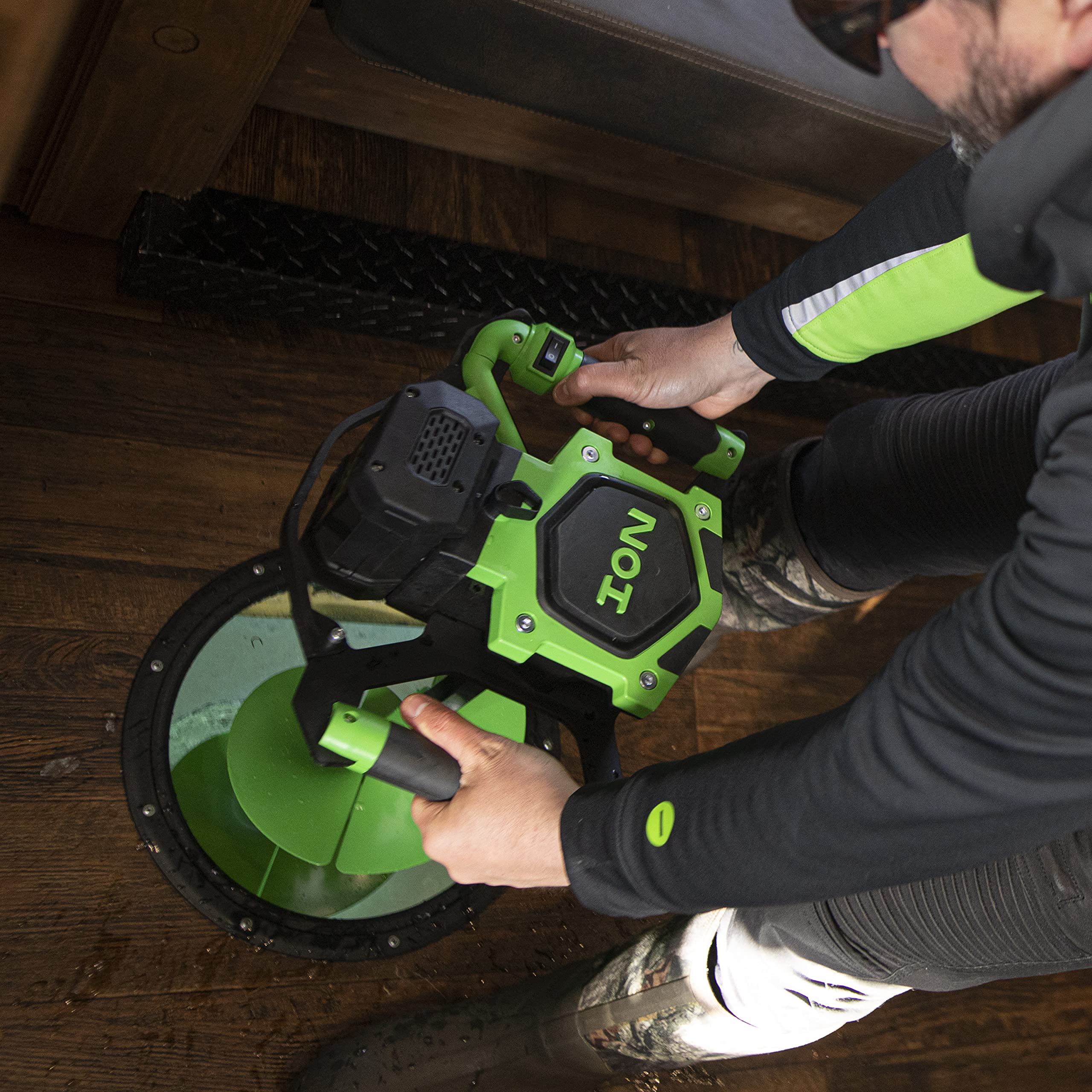 ION Alpha Plus lightweight design makes transport and handling easier on the ice.