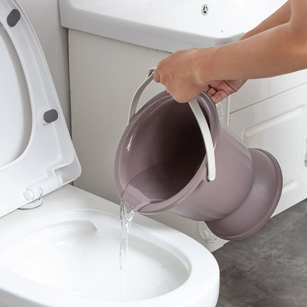 Ipetboom bedroom-use bedpan provides comfortable bedside relief in private spaces.