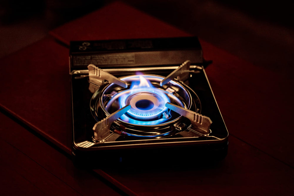 Iwatani Cassette Feu stove indoor-friendly setup example emphasizes versatile indoor use.