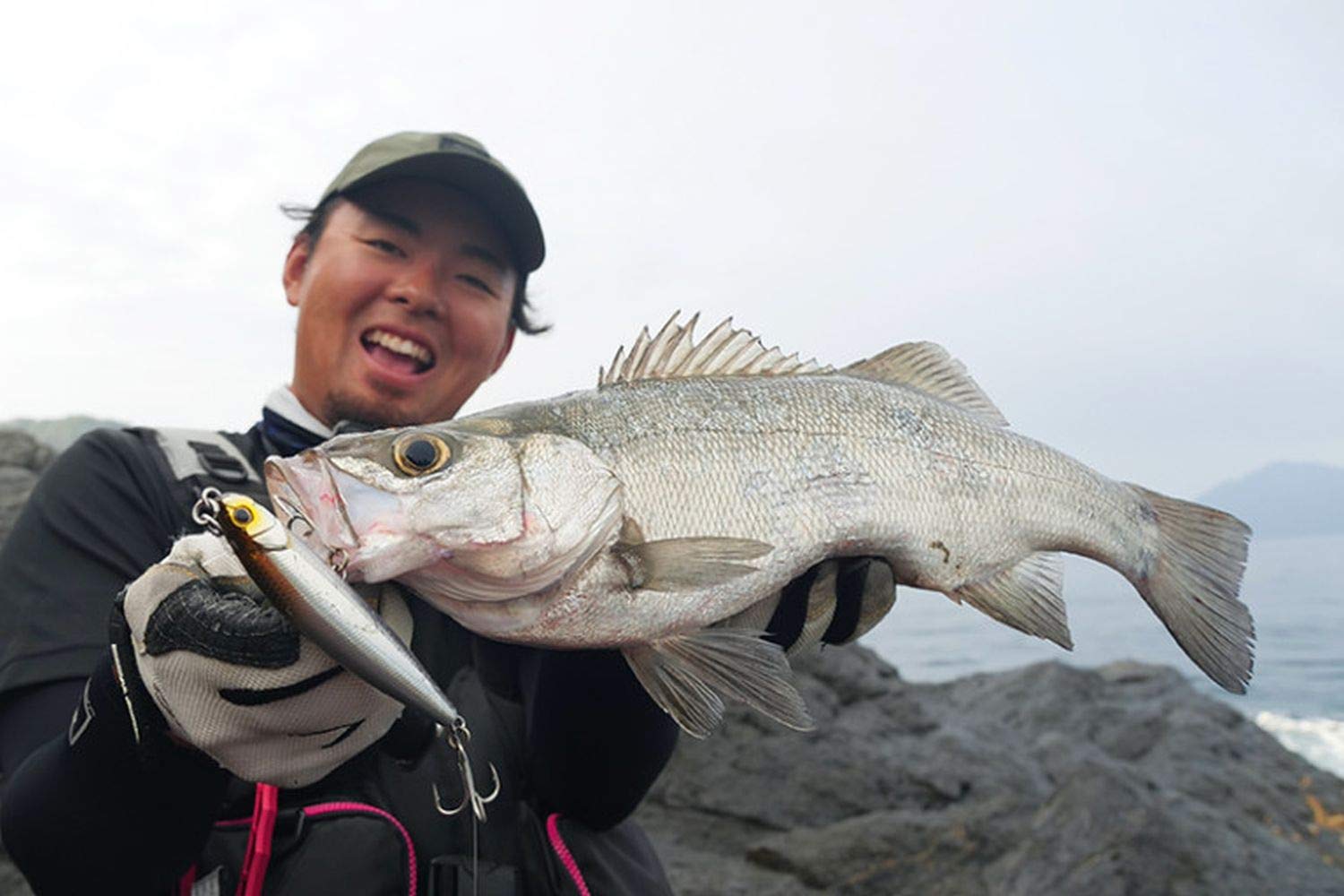 Jackall Big Backer Fall Trick 103 targets yellowtail and seabass with versatility.