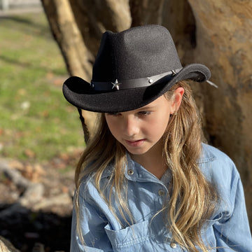 Jastore hat buckle detail highlights stylish red belt accessory for outfits.