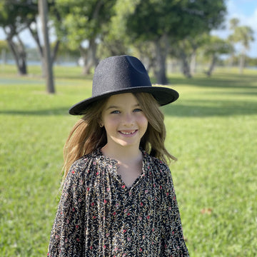 Jastore sun-shield brim suits outdoor exploration and play.