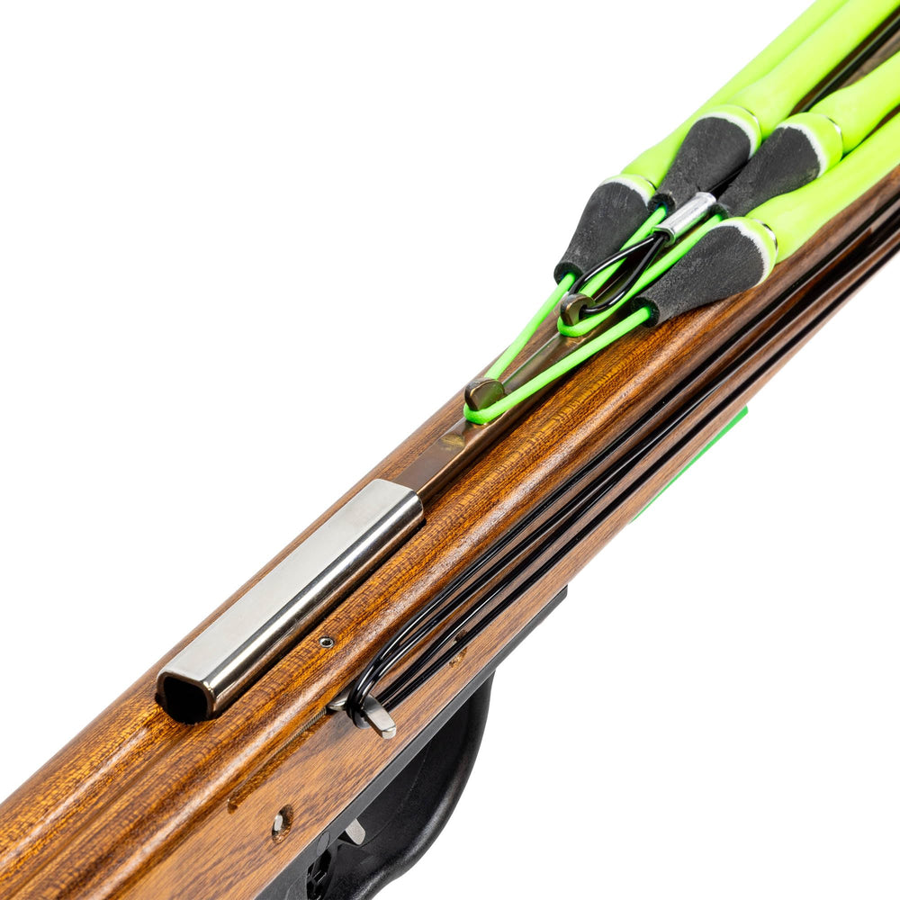 JBL Woody Elite ergonomic handle improves grip control in strong currents.
