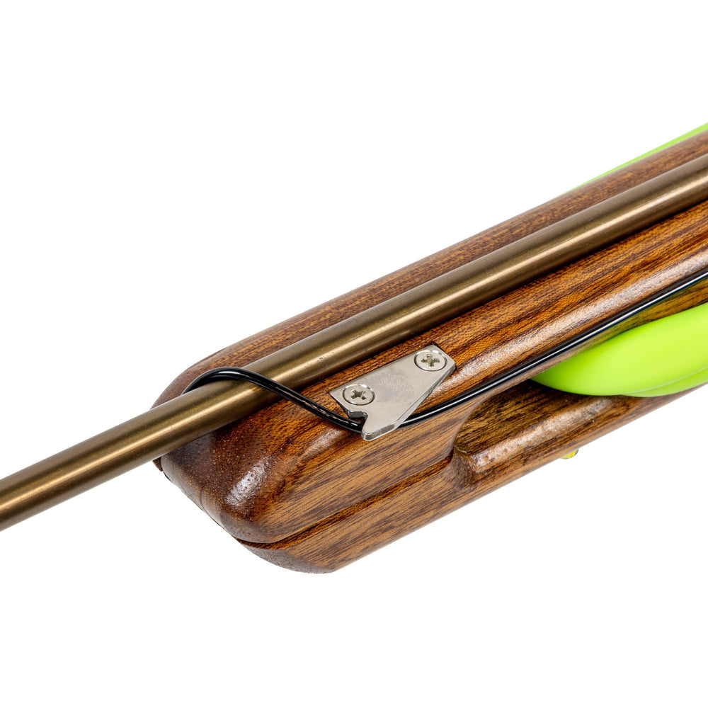 JBL Woody Elite Magnum open muzzle enables smooth line management underwater.